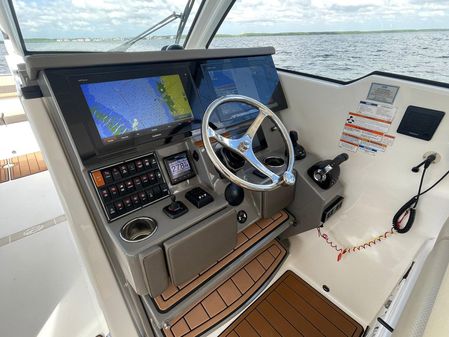 Pursuit 365 Dual Console image