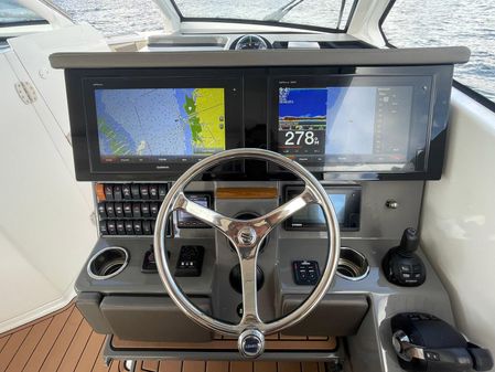 Pursuit 365 Dual Console image