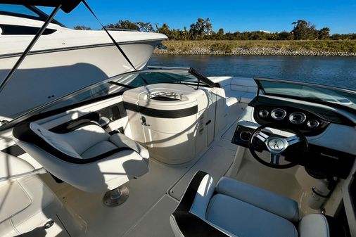 Sea Ray 220 Sundeck Outboard image