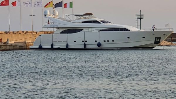 Ferretti Yachts 94