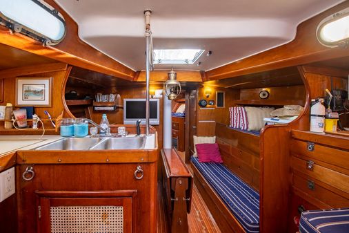 Hinckley H-48 Yawl image