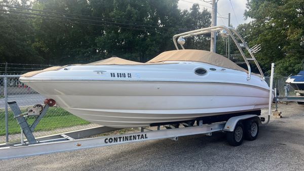 Sea Ray 240 Sundeck 