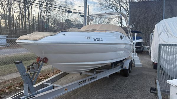 Sea Ray 240 Sundeck 