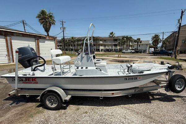 Majek 18 Redfish - main image