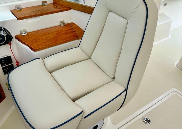 Hunt Yachts Harrier 25 image