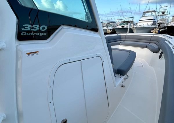 Boston Whaler 330 Outrage image