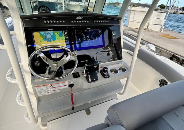 Boston Whaler 330 Outrage image