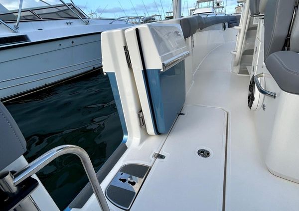 Boston Whaler 330 Outrage image