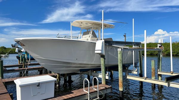 Cobia 277 Center Console 