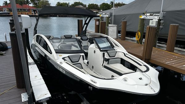 Yamaha Boats 275 SE 