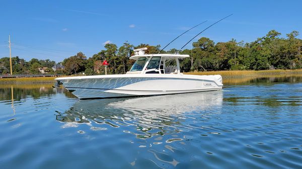 Boston Whaler 380 Outrage