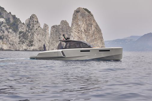 Evo Yachts R4+ image