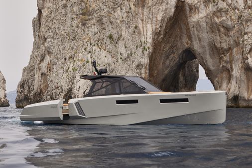 Evo Yachts R4+ image