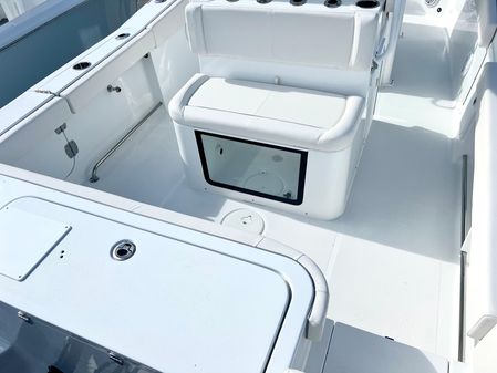Sea Hunt Gamefish 27 Forward Seating image