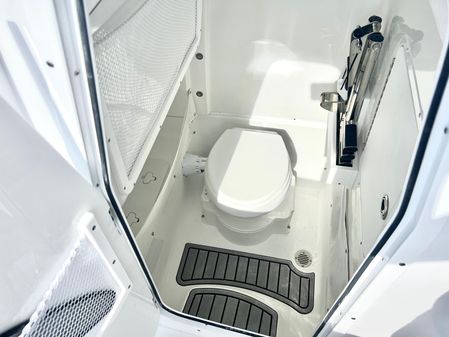 Sea Hunt Gamefish 27 Forward Seating image