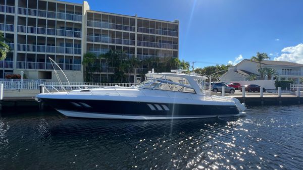 Intrepid 475 Sport Yacht 