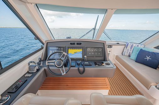 Riviera 52 Enclosed Flybridge image