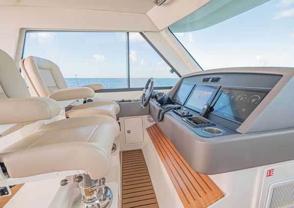 Riviera 52-ENCLOSED-FLYBRIDGE image