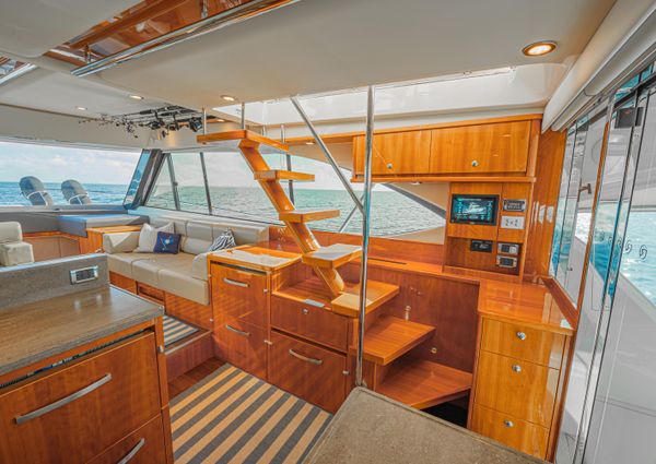 Riviera 52-ENCLOSED-FLYBRIDGE image