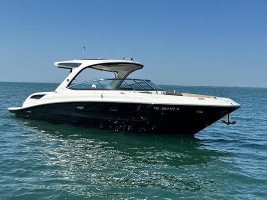 Sea Ray SLX 350 - main image