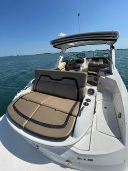 Sea Ray SLX 350 image