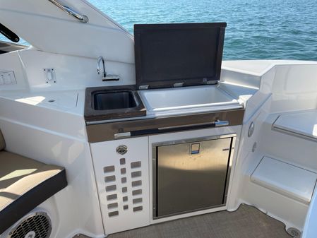 Sea Ray SLX 350 image