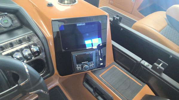 Bentley-pontoons ELITE-253-SWINGBACK image