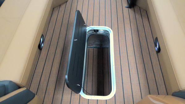 Bentley-pontoons ELITE-253-SWINGBACK image