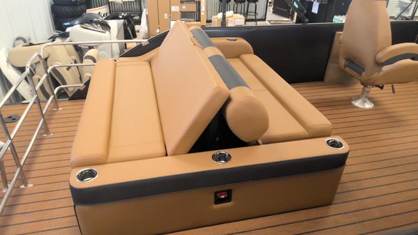 Bentley-pontoons ELITE-253-SWINGBACK image