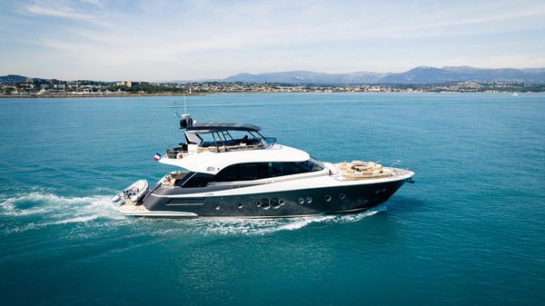 Monte Carlo Yachts MCY 70 