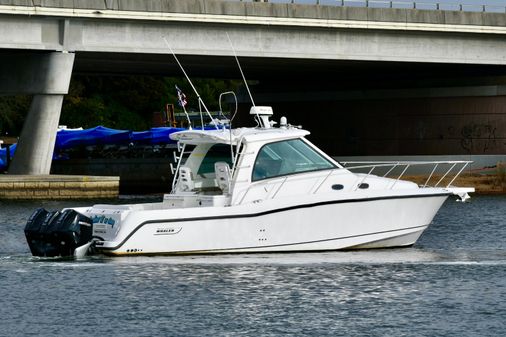 Boston Whaler 345 Conquest image