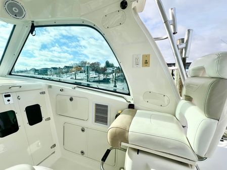 Boston Whaler 345 Conquest image