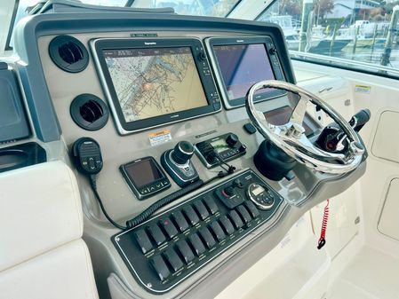 Boston Whaler 345 Conquest image