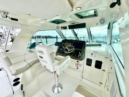 Boston Whaler 345 Conquest image