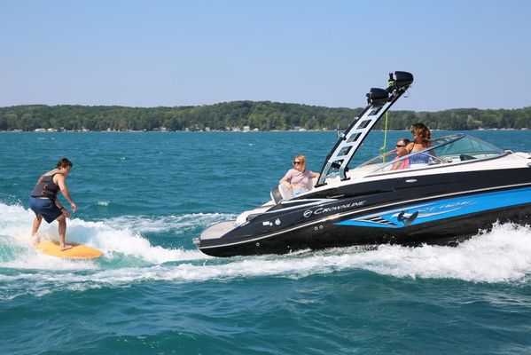 Crownline Eclipse E235 SURF - main image