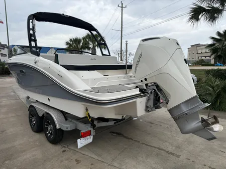 Sea Ray SPX 210 Outboard image