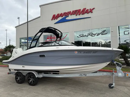 Sea Ray SPX 210 Outboard image