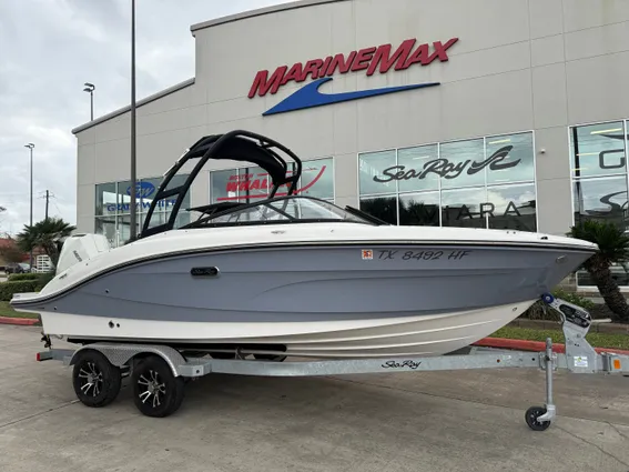 Sea Ray SPX 210 Outboard image