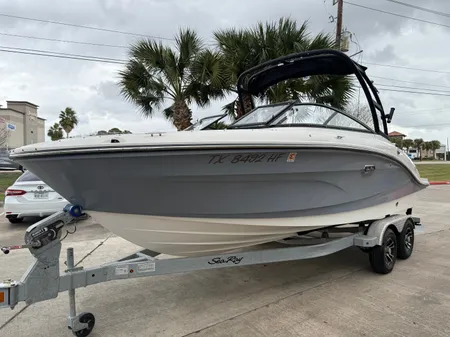 Sea Ray SPX 210 Outboard image