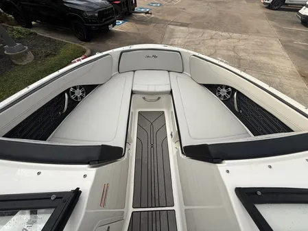 Sea Ray SPX 210 Outboard image