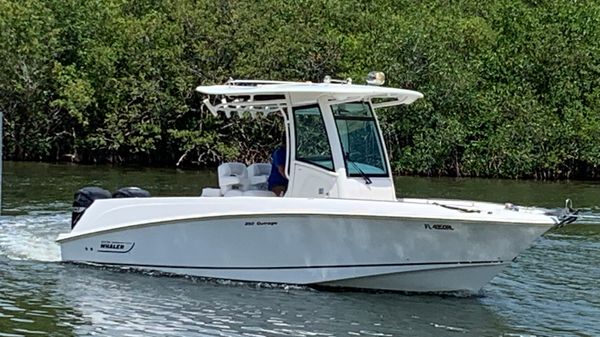 Boston Whaler 250 Outrage 