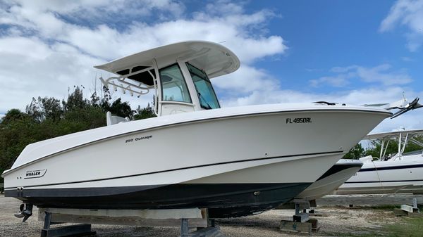 Boston Whaler 250 Outrage 