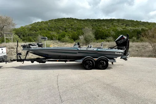 Bass Cat Jaguar STS image