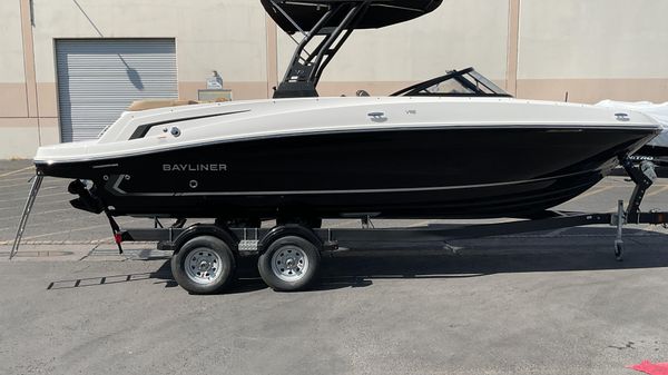 Bayliner VR6 Bowrider I/O 