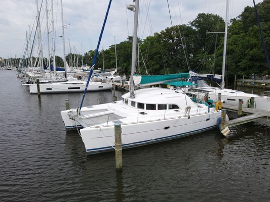 Lagoon 380 - main image