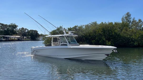Boston Whaler 380 Outrage