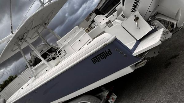 Intrepid 300 Center Console 