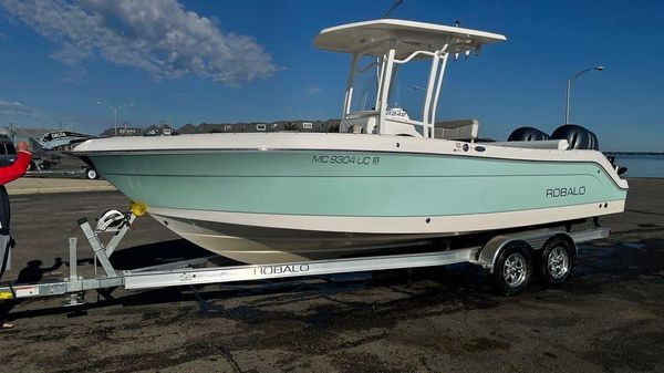 Robalo 242