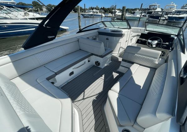 Sea Ray 270 SDX image