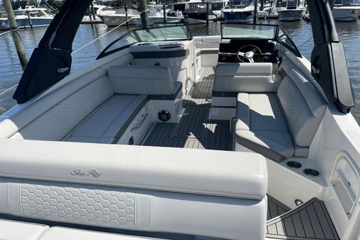 Sea Ray 270 SDX image